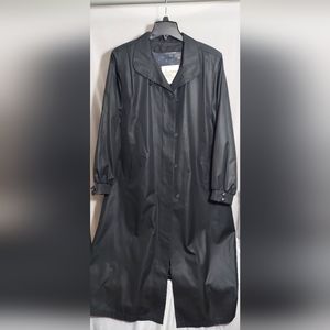 London Fog women's trenchcoat sz.14 reg.